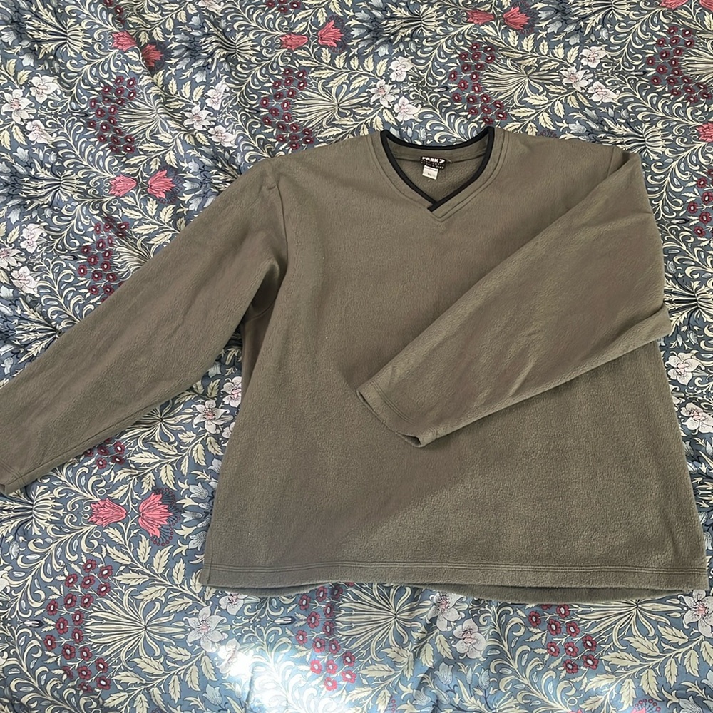 Sporty Olive Green V-neck Sweater